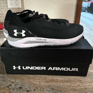Under Armour HOVR Sonic 4 sz. 11